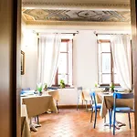 Rinascimento Oda ve Kahvaltı Pisa
